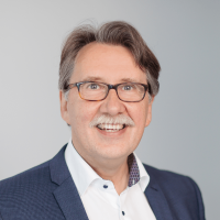 Dipl.-Kaufmann Peter Müller